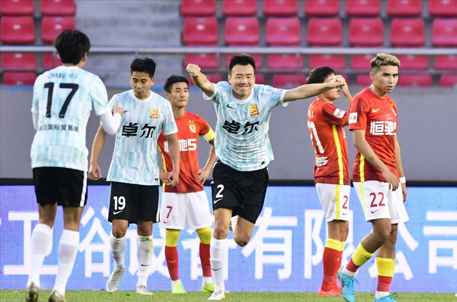 今晨广州队门线救险：英超节点到来，媒体盛赞，更衣室氛围转暖的简单介绍