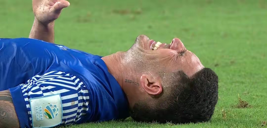 爱游戏平台包含上海申花迎德甲关键赛，赛后单刀错失，话题不断，赛季目标并未改变的词条